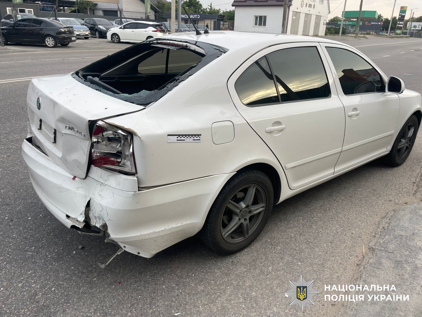 Пошкоджений автомобіль на місці ДТП