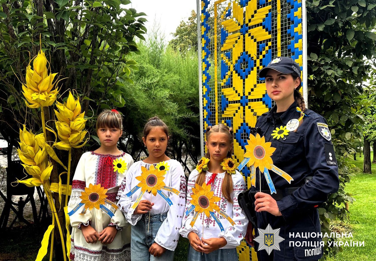 поліцейські проводять для дітей патріотичні зустрічі