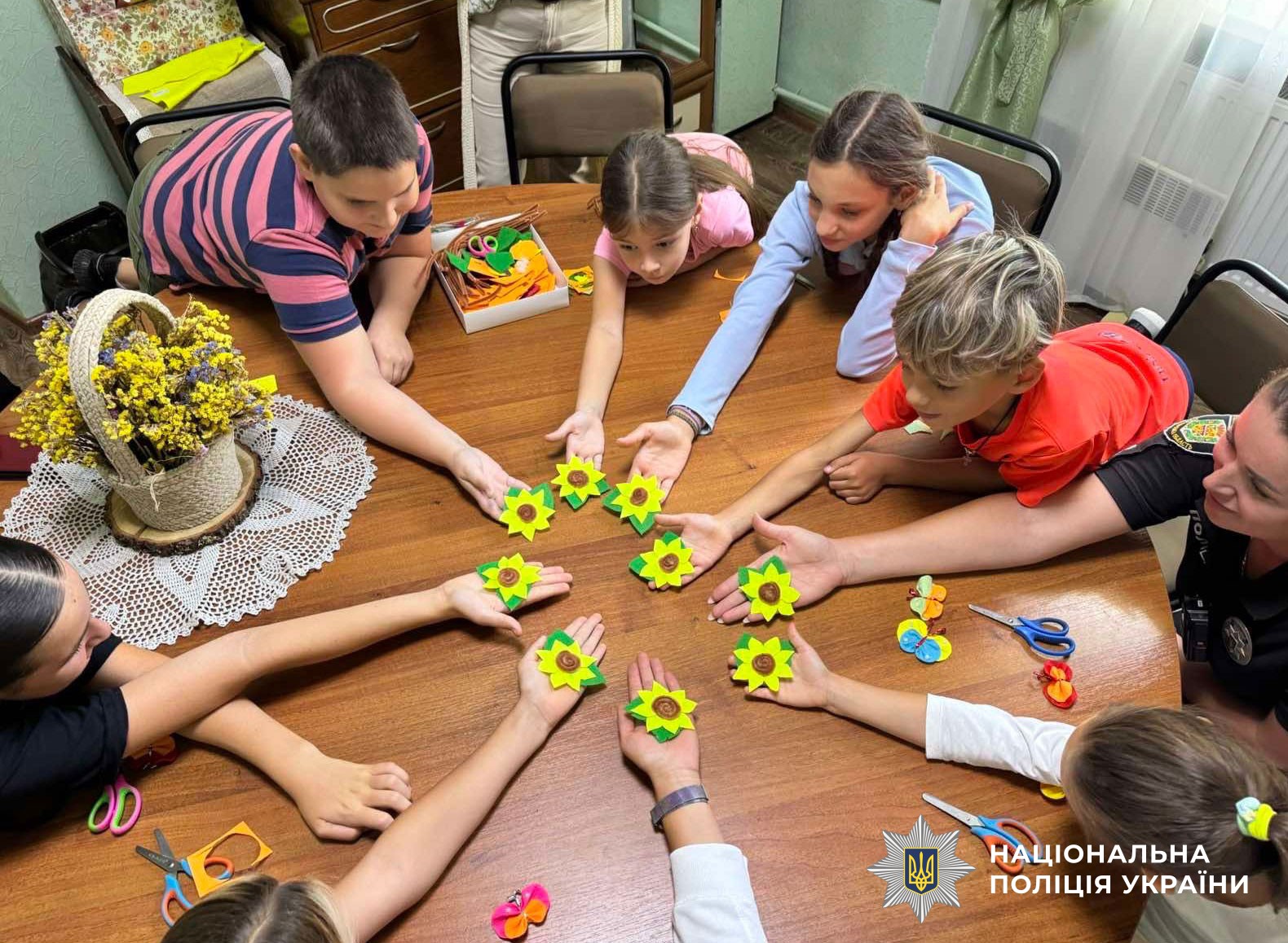 поліцейські проводять для дітей патріотичні зустрічі