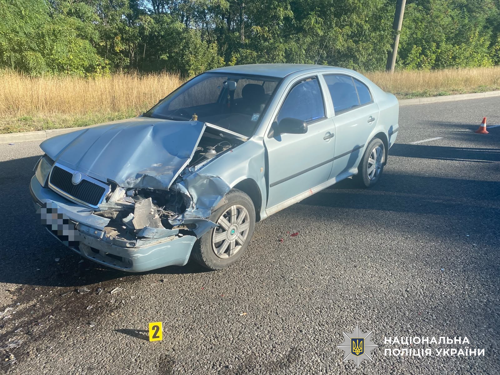 Пошкоджений автомобіль на місці ДТП