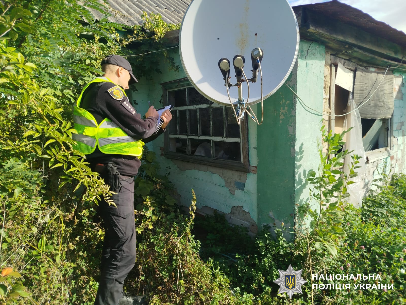 Поліцейські працюють на місцях ворожих ударів