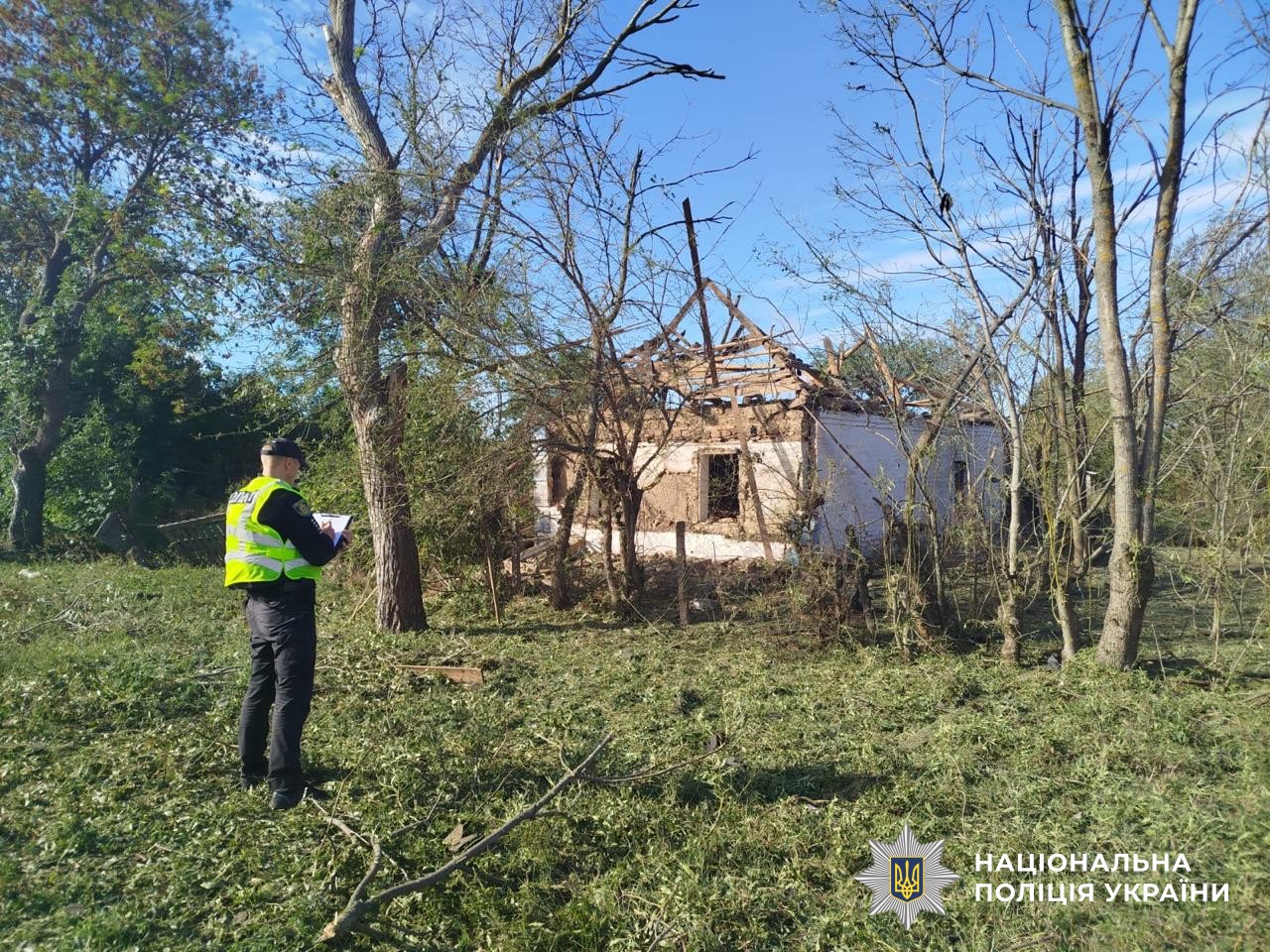 Поліцейські працюють на місцях ворожої атаки