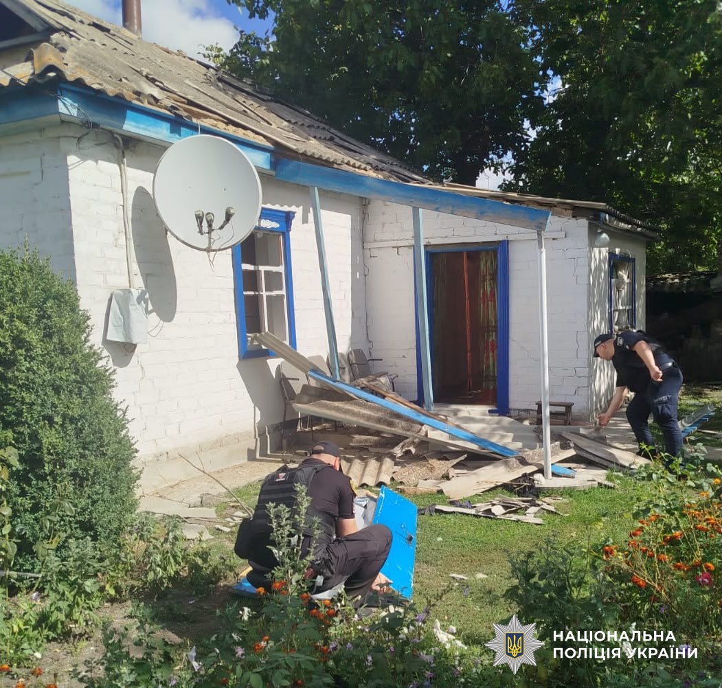 Поліцейські працюють на місцях ворожої атаки