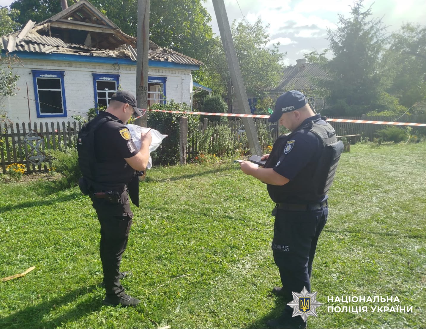 Поліцейські працюють на місцях ворожої атаки