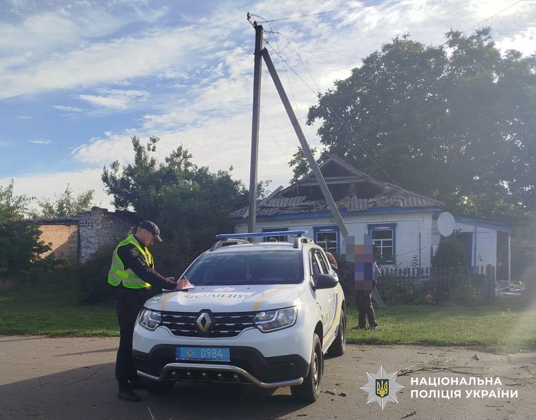 Поліцейські працюють на місцях ворожої атаки