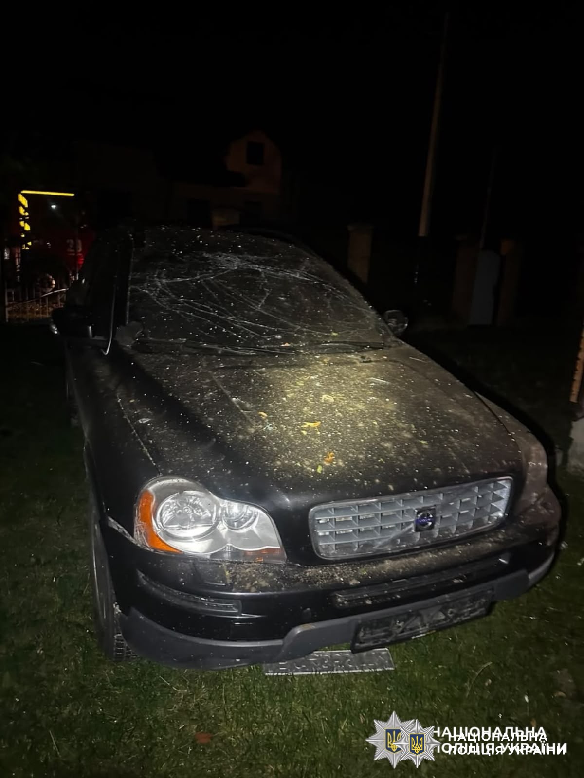 На фото пошкоджений автомобіль.