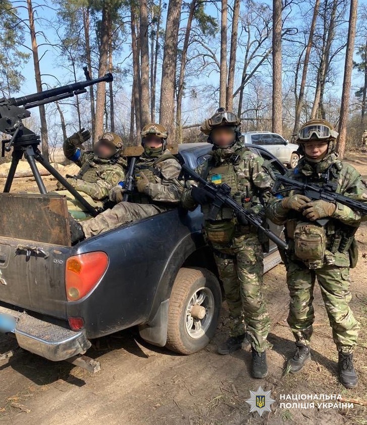 Поліцейський з побратимами