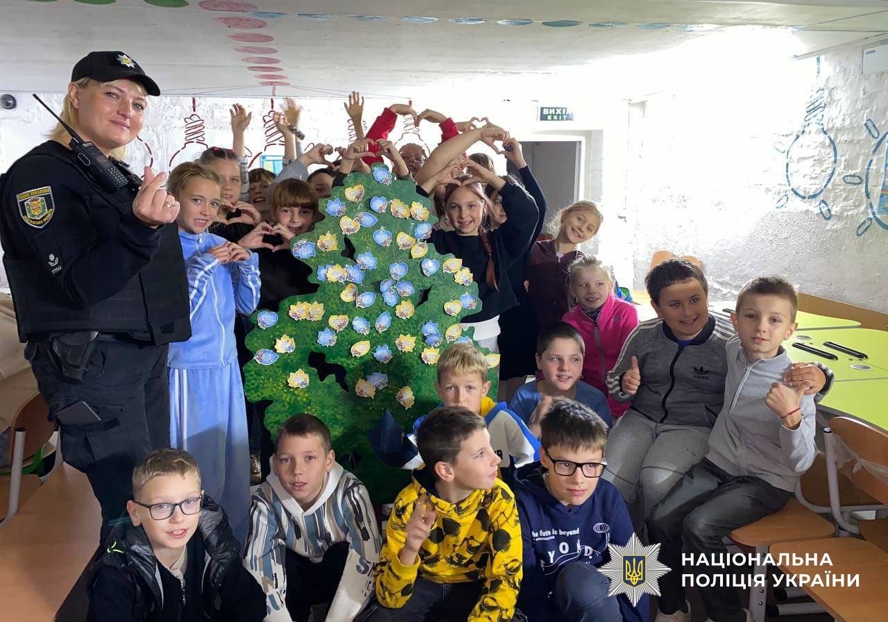 поліцейські проводять уроки для дітей