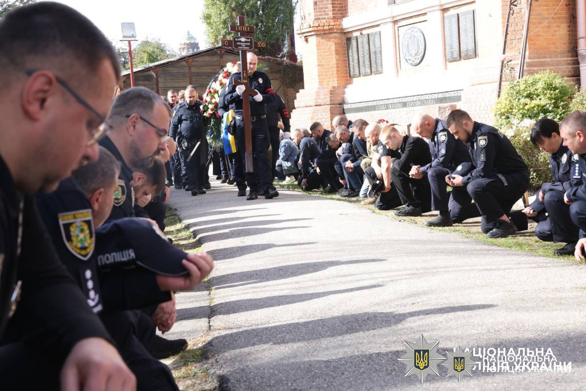 Харківщина попрощалася з капітаном поліції Ігорем Галінзовським, який загинув на службі