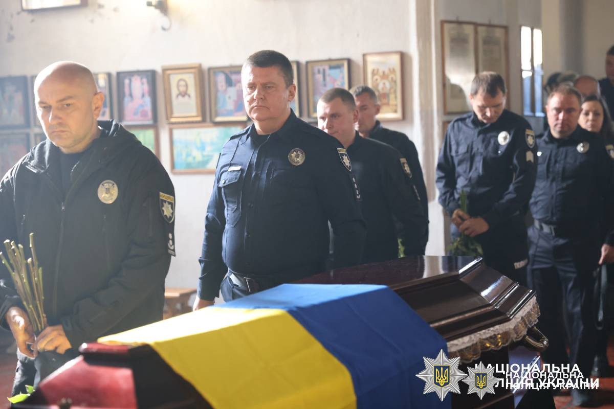 Харківщина попрощалася з капітаном поліції Ігорем Галінзовським, який загинув на службі