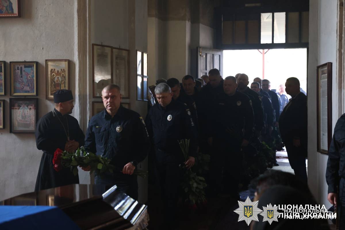 Харківщина попрощалася з капітаном поліції Ігорем Галінзовським, який загинув на службі
