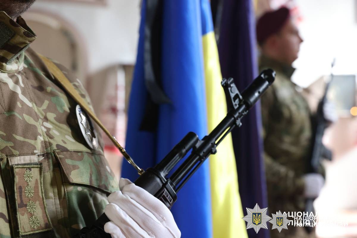 Харківщина попрощалася з капітаном поліції Ігорем Галінзовським, який загинув на службі