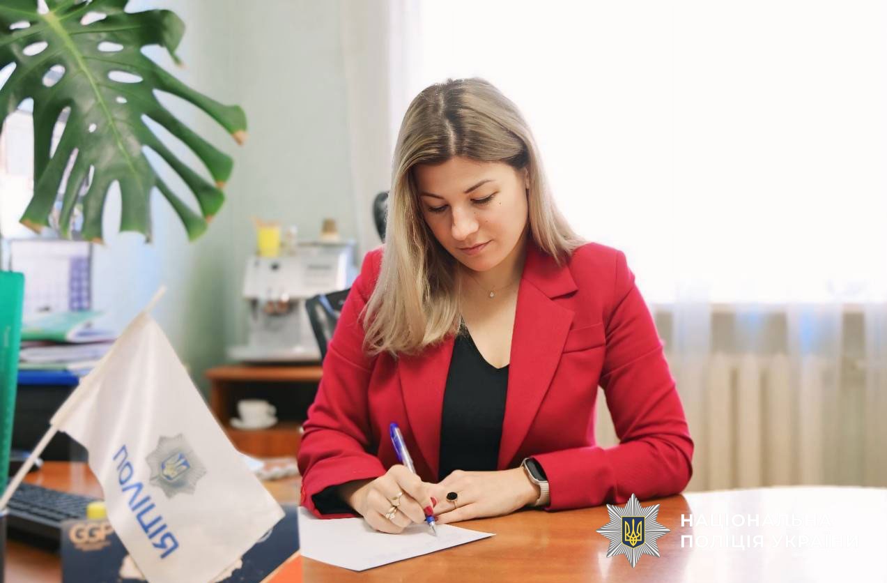 поліцейські пишуть радіодиктант