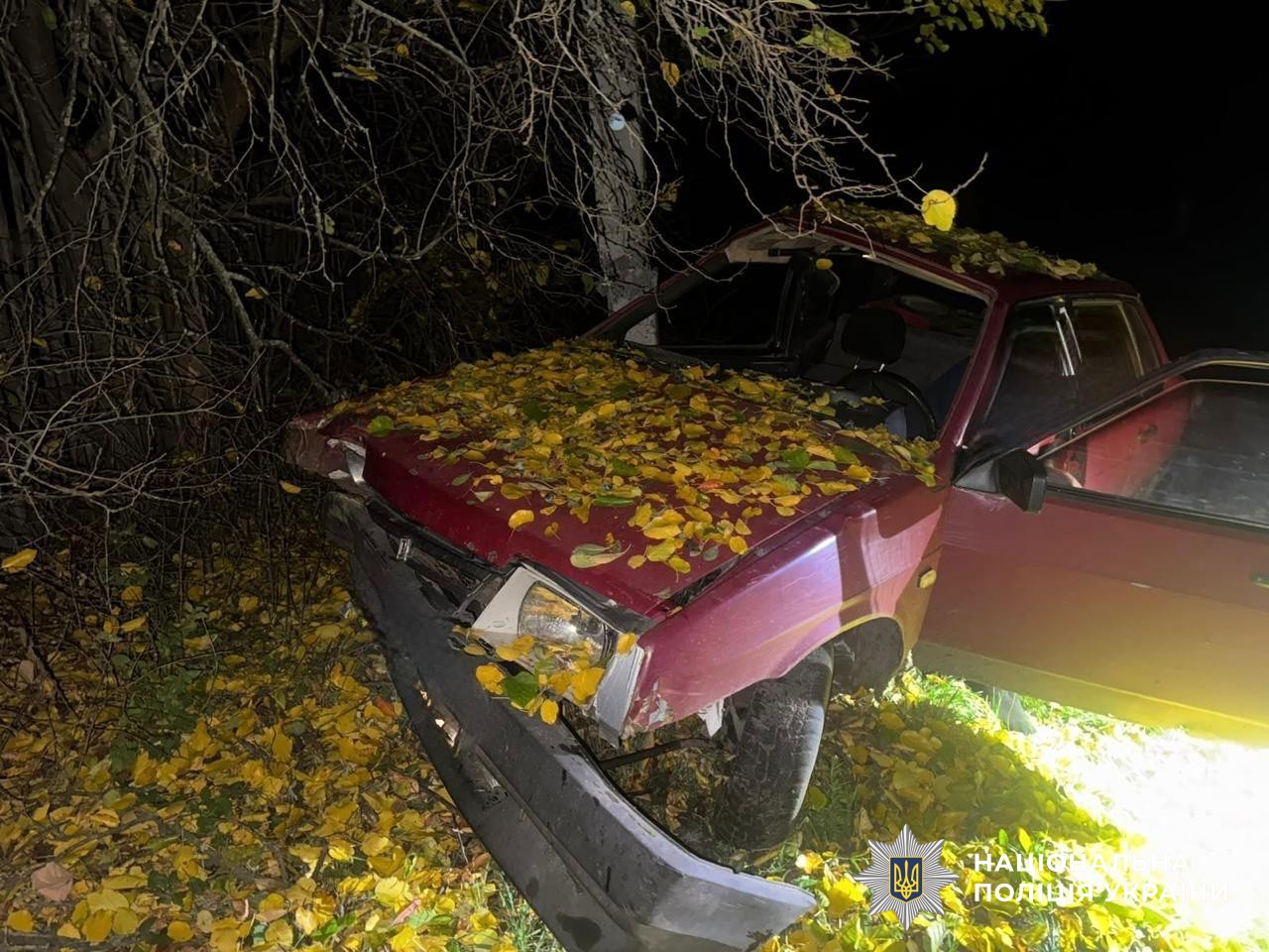 Пошкоджений автомобіль на місці ДТП