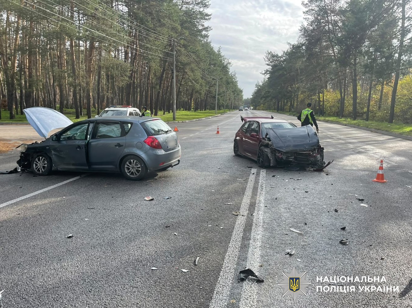 Пошкоджені автомобілі на місці ДТП