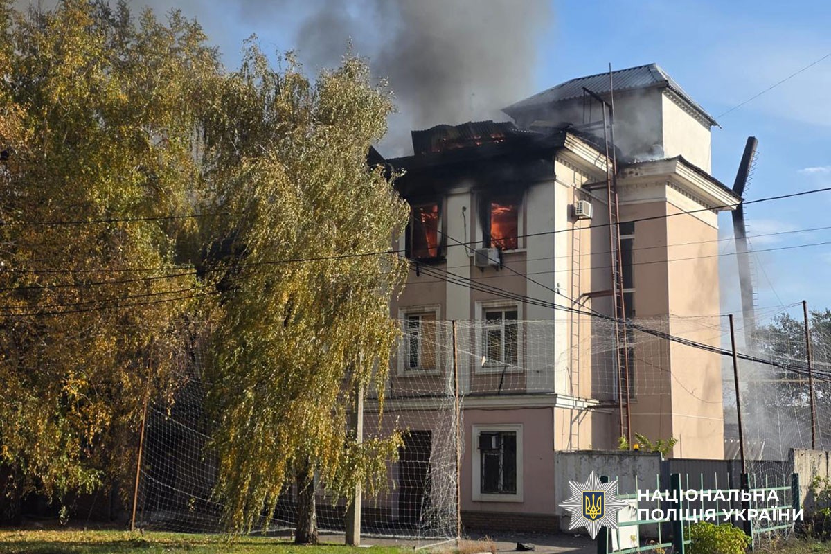 Горить будівля