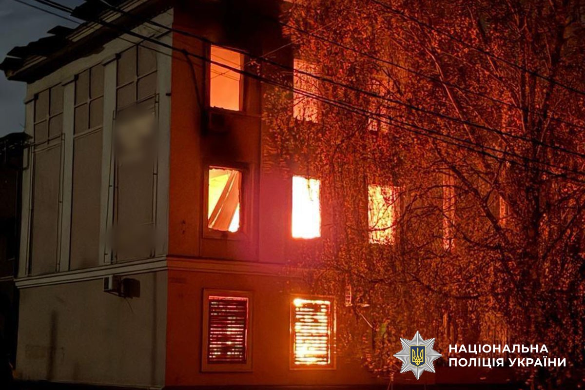 Горить будівля